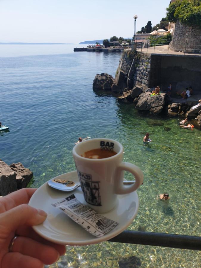 Apartment With Direct Sea View, Free Parking And Close To Beaches And Promenade Lovran Dış mekan fotoğraf