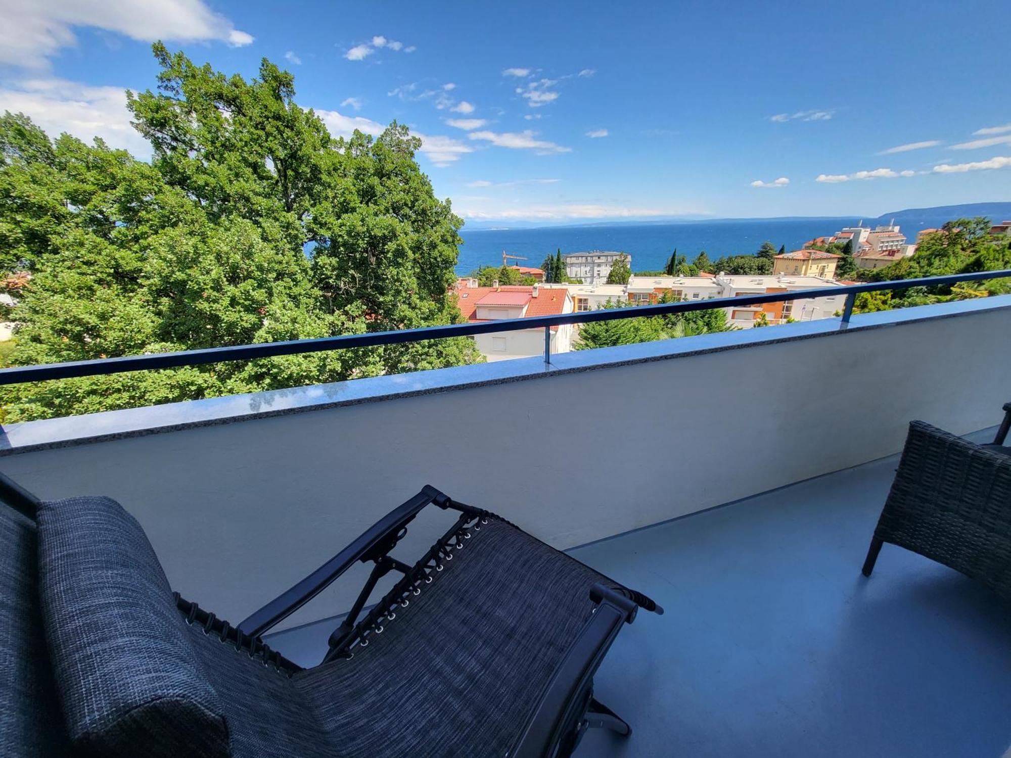 Apartment With Direct Sea View, Free Parking And Close To Beaches And Promenade Lovran Dış mekan fotoğraf